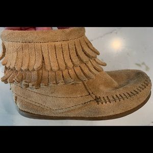 Minnetonka Kids Fringe Boots
